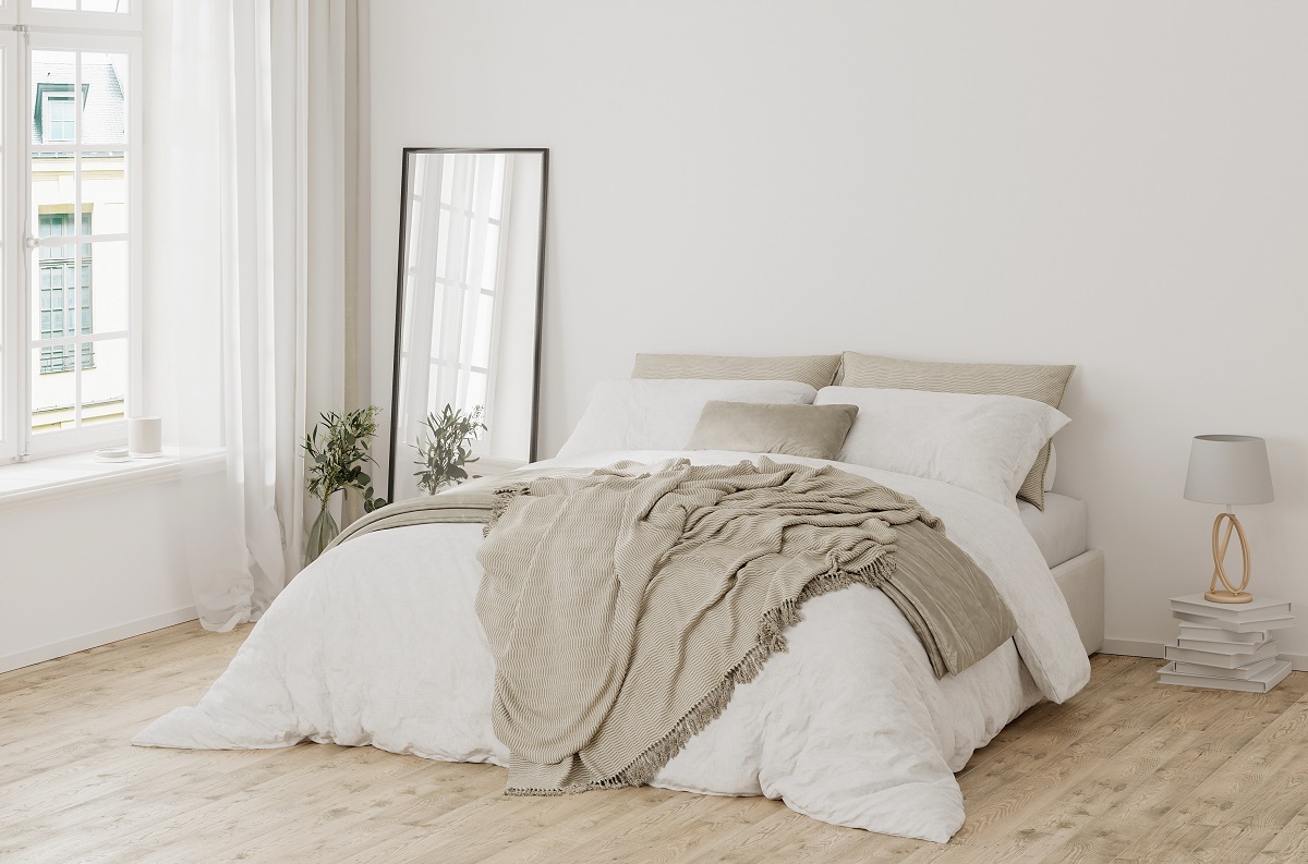 Łóżko tapicerowane czy drewniane? Porównaj popularne rodzaje łóżek do sypialni